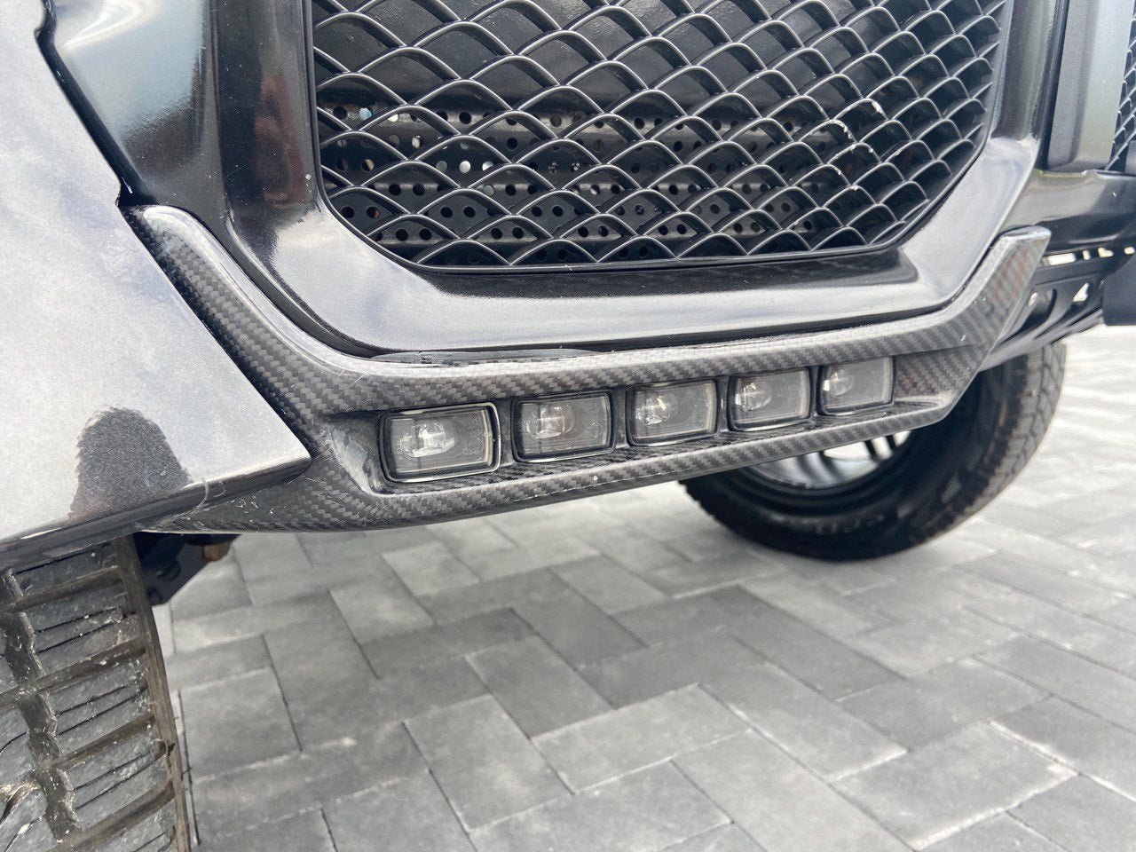 4x4 Squared carbon front AMG bumper lip spoiler with original LEDs for Mercedes W463 G Wagon.