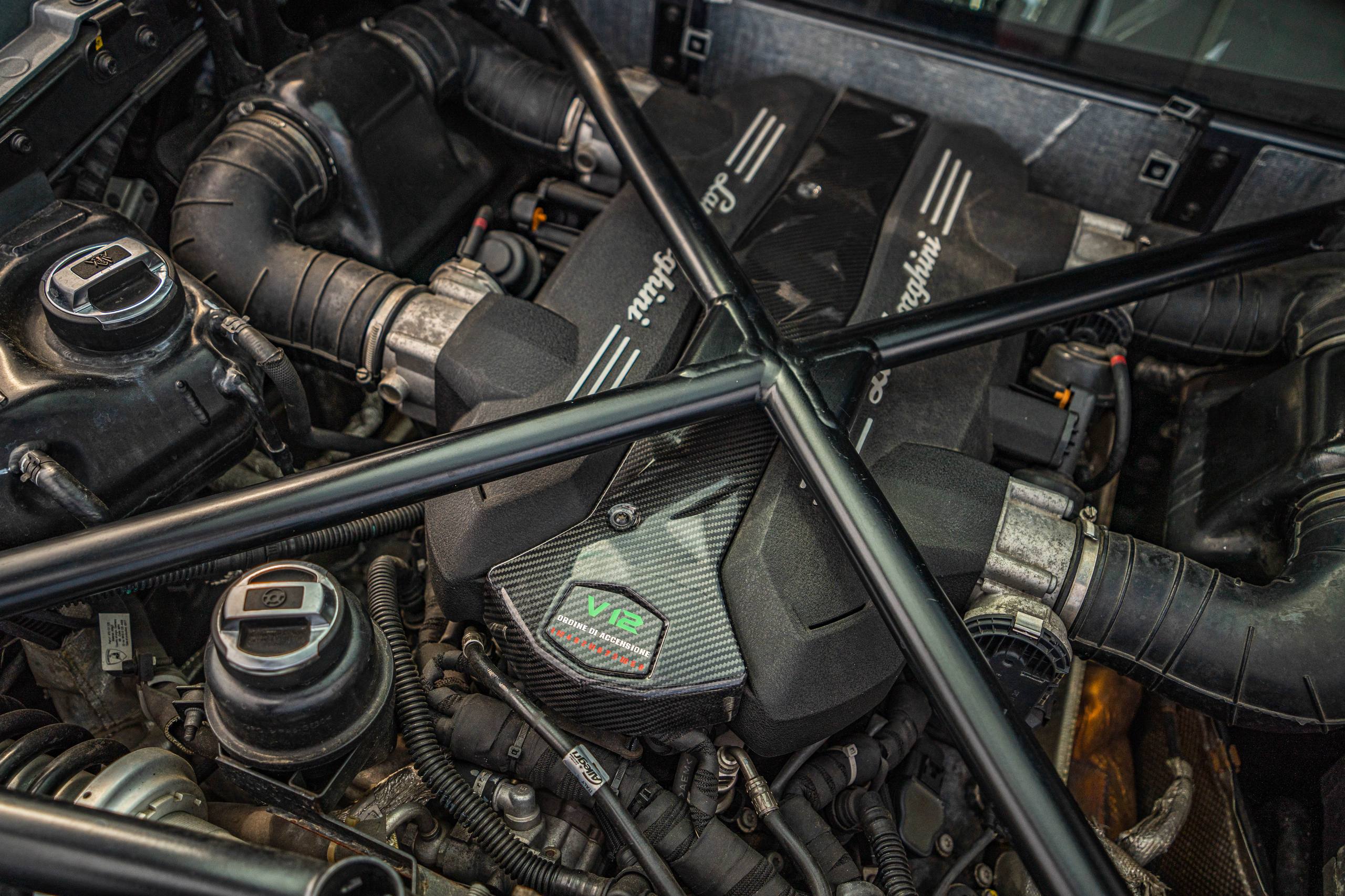 Carbon Engine Cover Replacement for V12 Lamborghini Aventador 2011-2022 - Custom Class