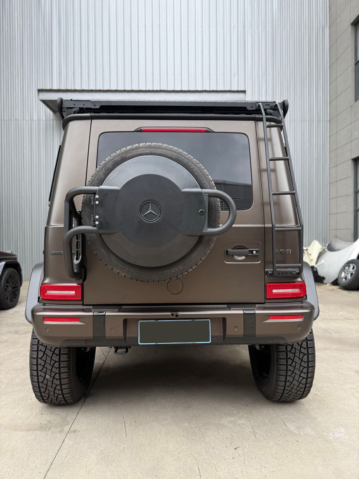 Custom Class carbon spare wheel cover for Mercedes W463A W464 G-Wagon