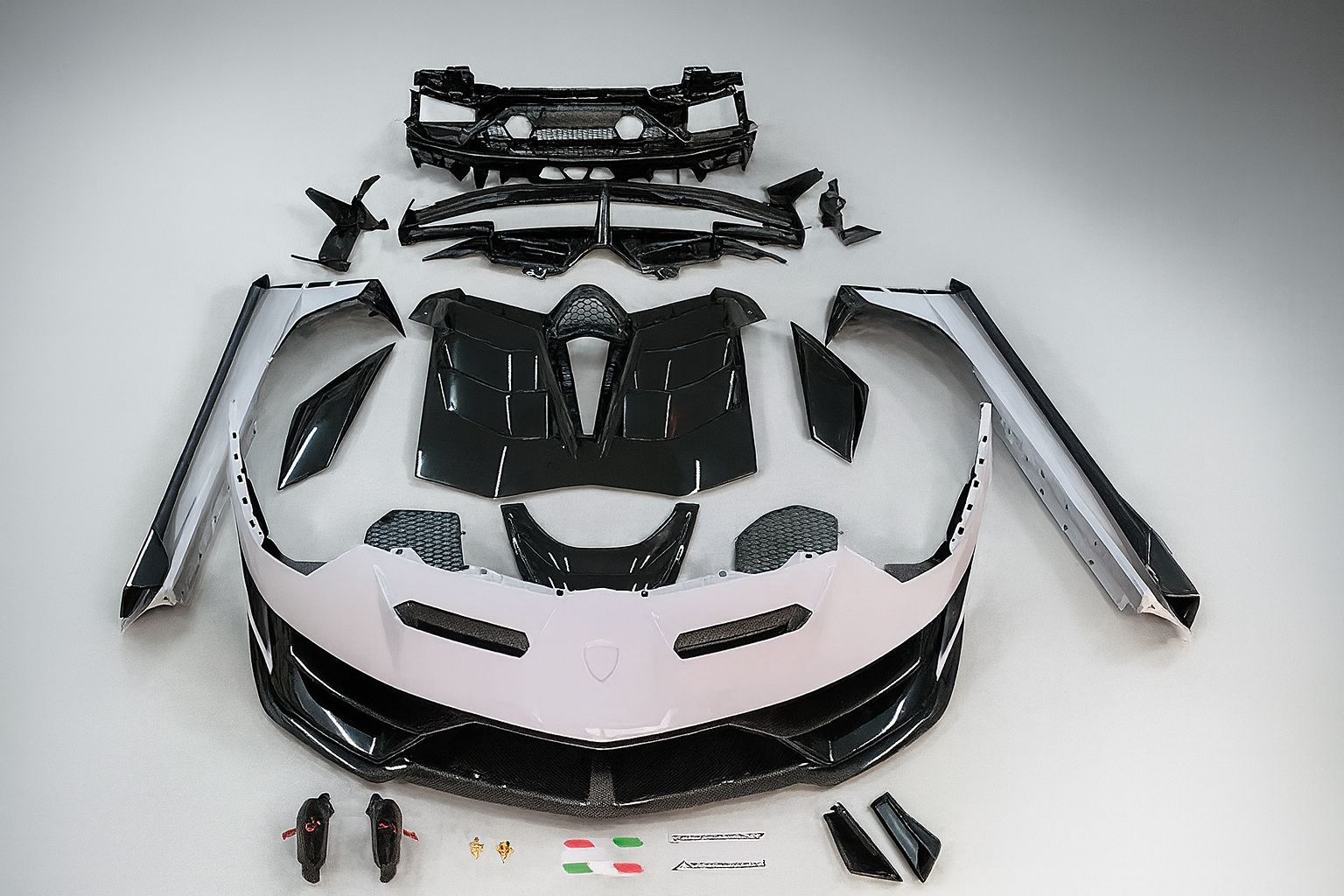 Carbon + Plastic Body Kit for Lamborghini Aventador LP700 / LP720 2011–2016