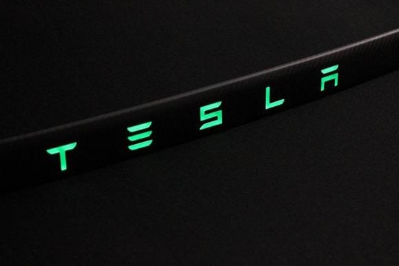 Carbon rear trunk trim with LEDs for Tesla Modes S - Custom Class