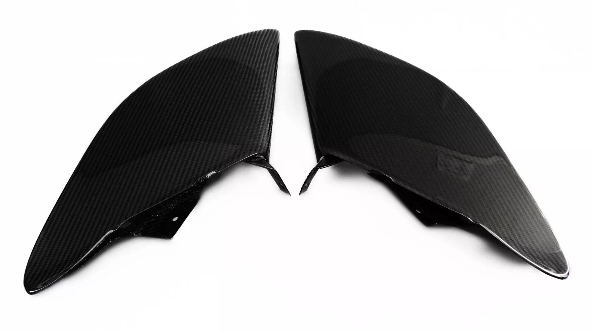 Carbon side vents for Ferrari 488 GTB 2015-2017, made from genuine carbon fiber with a high-gloss UV-resistant coating.