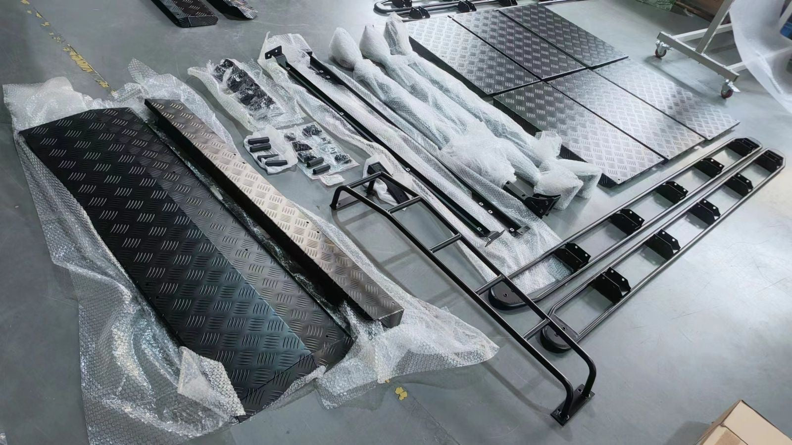 Metal roof rack for Mercedes-Benz W463A 4x4 G-Wagon - Custom Class