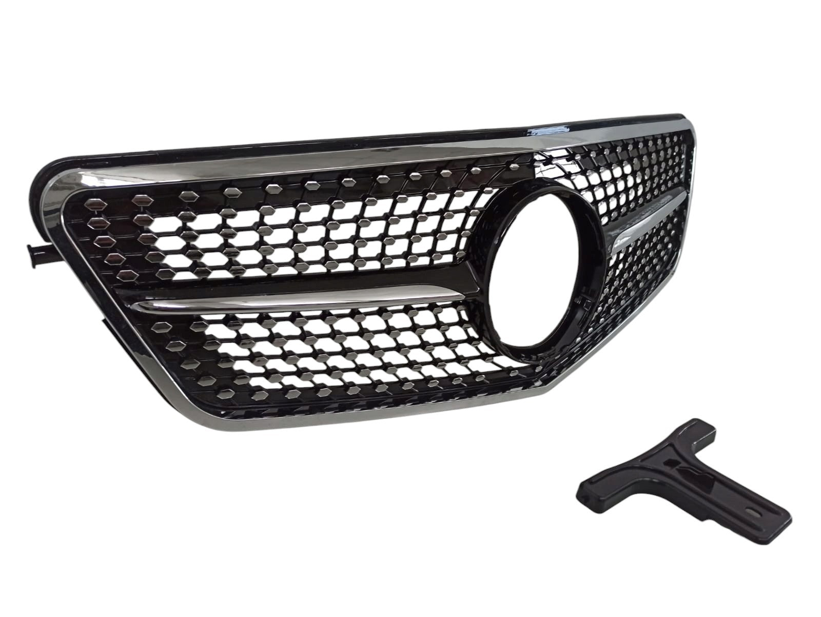 Diamond Black front grill for Mercedes E-Class W212 (2009-2013) from Custom Class, offering a sleek and luxurious design.