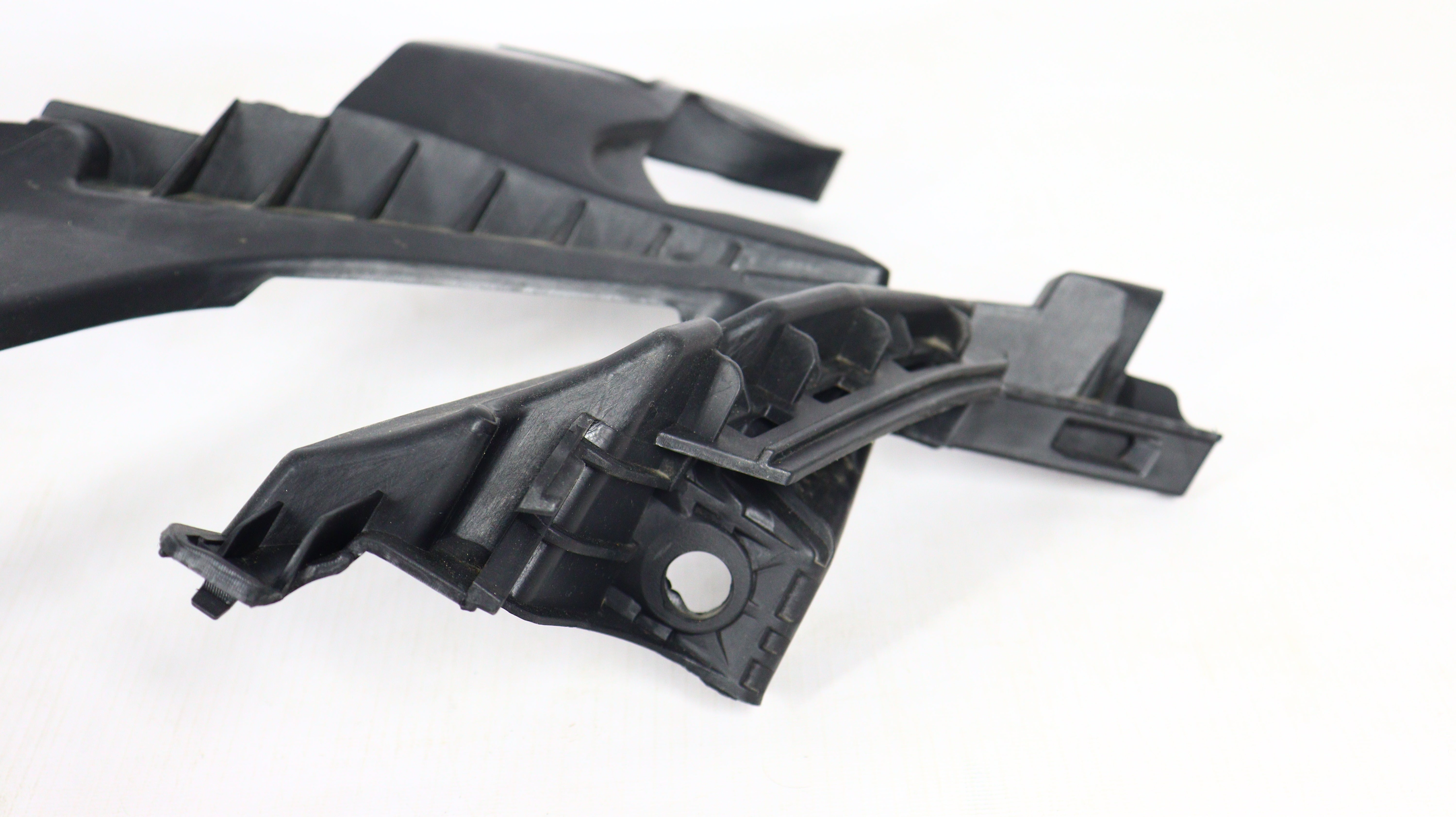 Front bumper mounting bracket (R) for Mercedes E-Class W212 2009-2012 - Custom Class