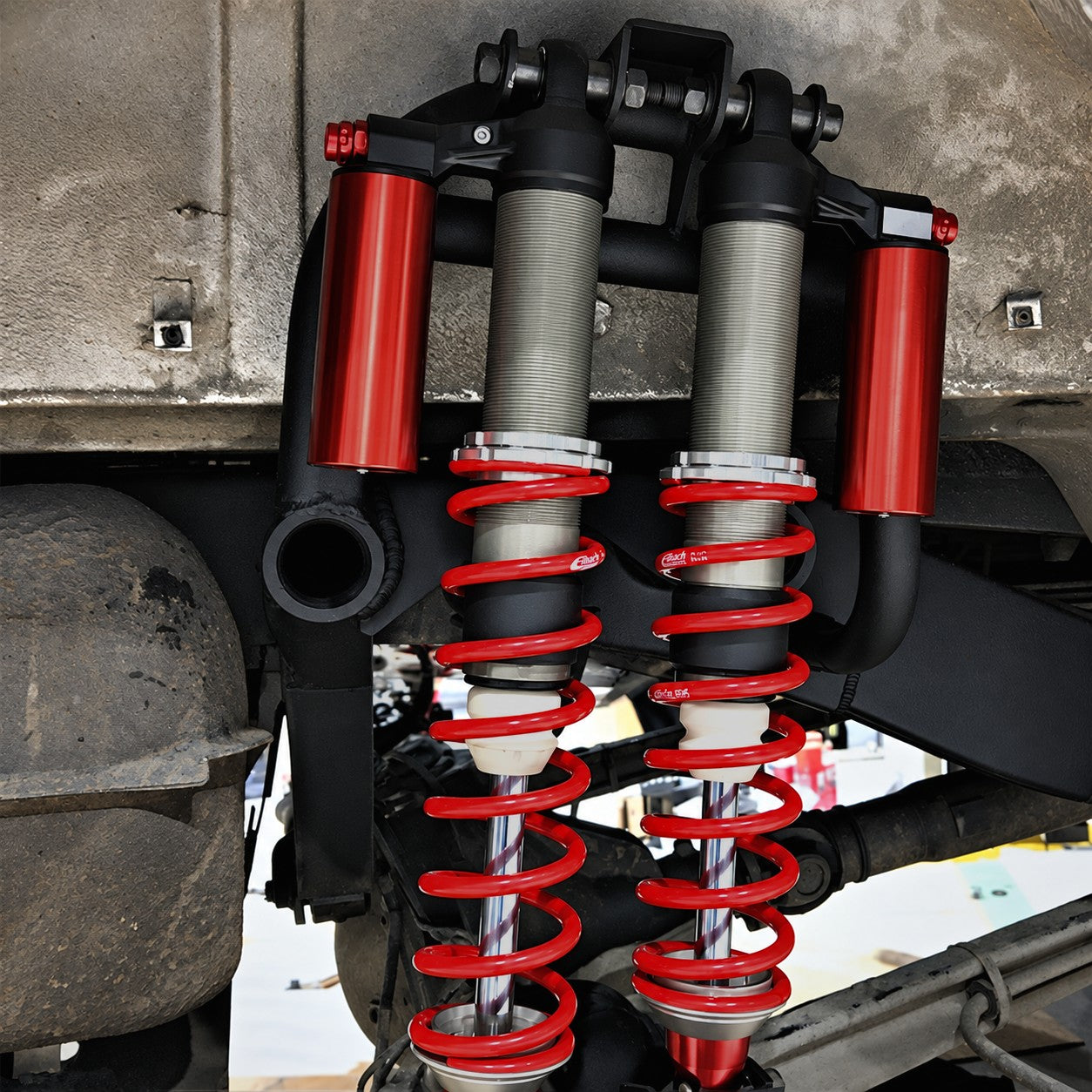Heavy-duty off-road suspension upgrade system with dual shock setup laid out for Mercedes G-Class W463.