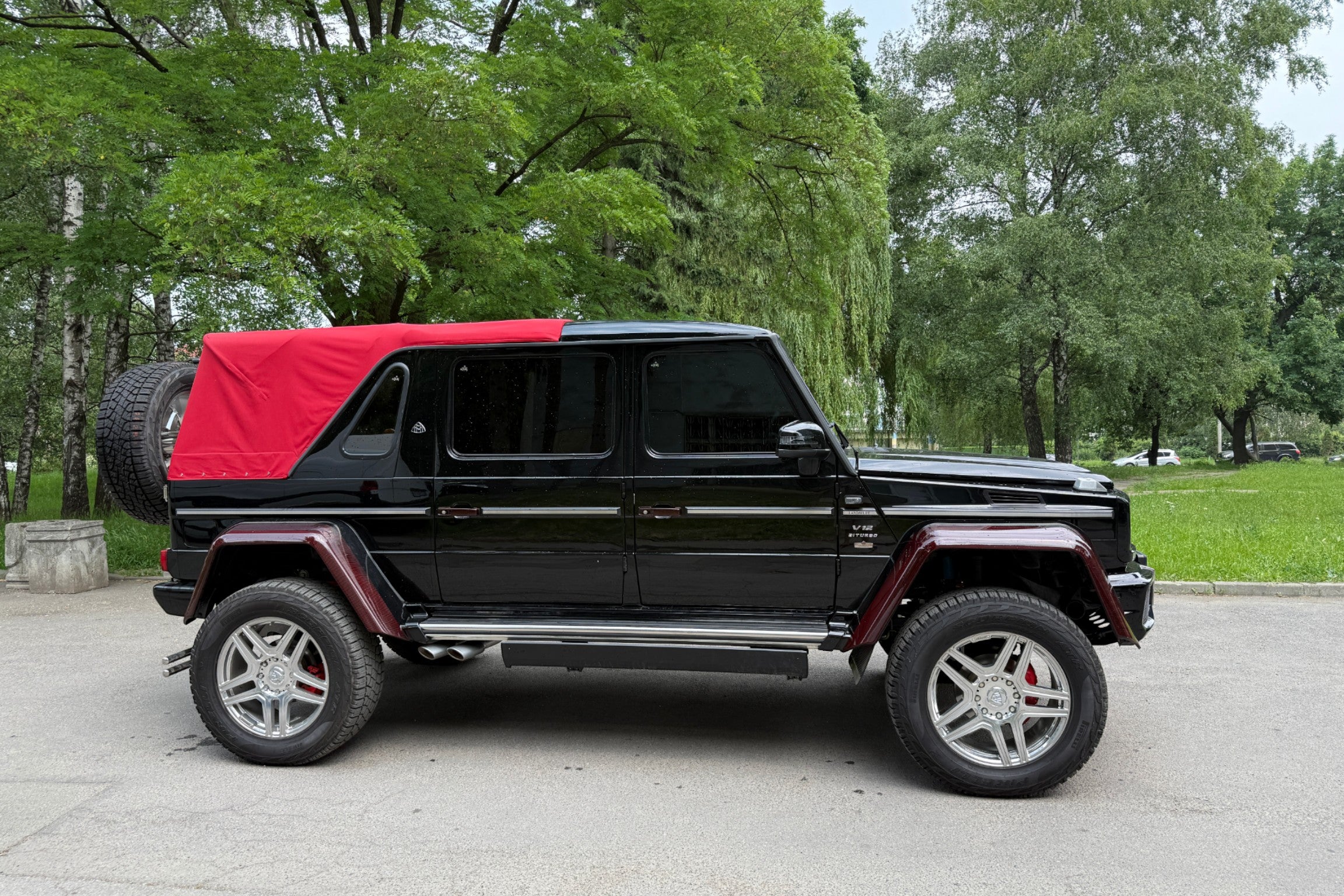 Maybach Landaulet conversion kit for Mercedes-Benz G-Class W463 body extension roof portals