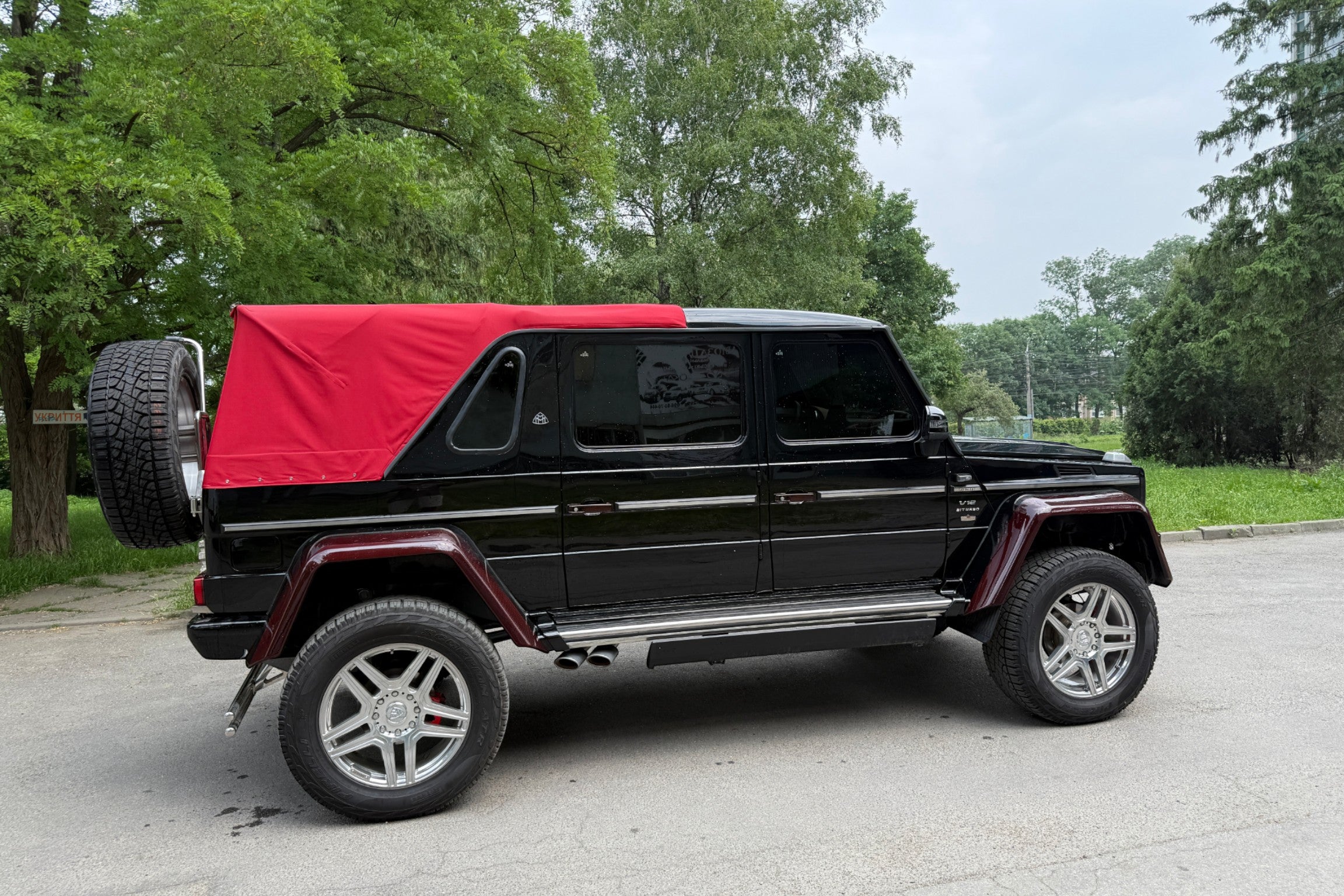 Maybach Landaulet conversion kit for Mercedes-Benz G-Class W463 body extension roof portals