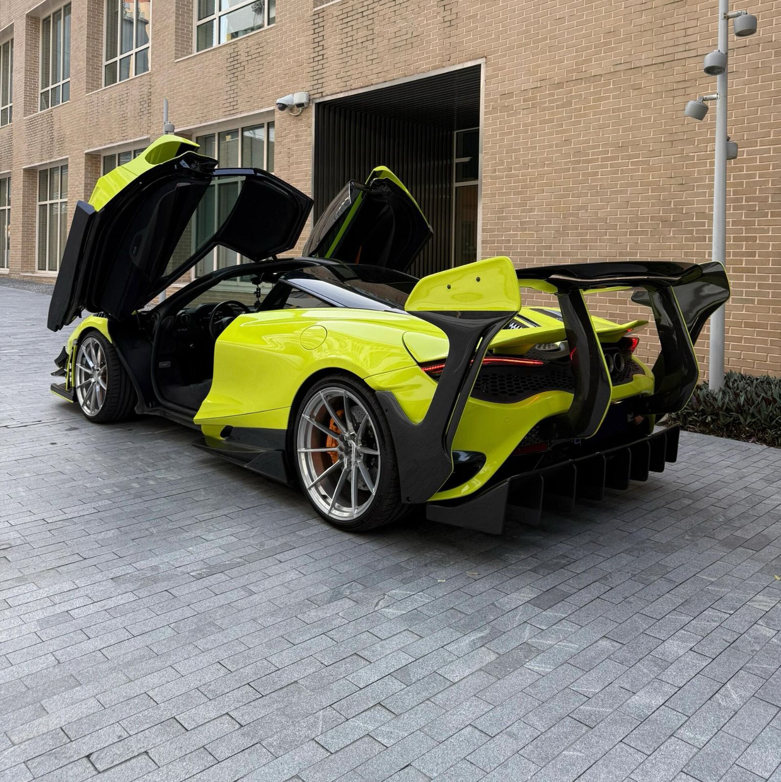 McLaren 720S GTR Style Body Kit – Carbon Fiber + ABS Plastic with Exhaust