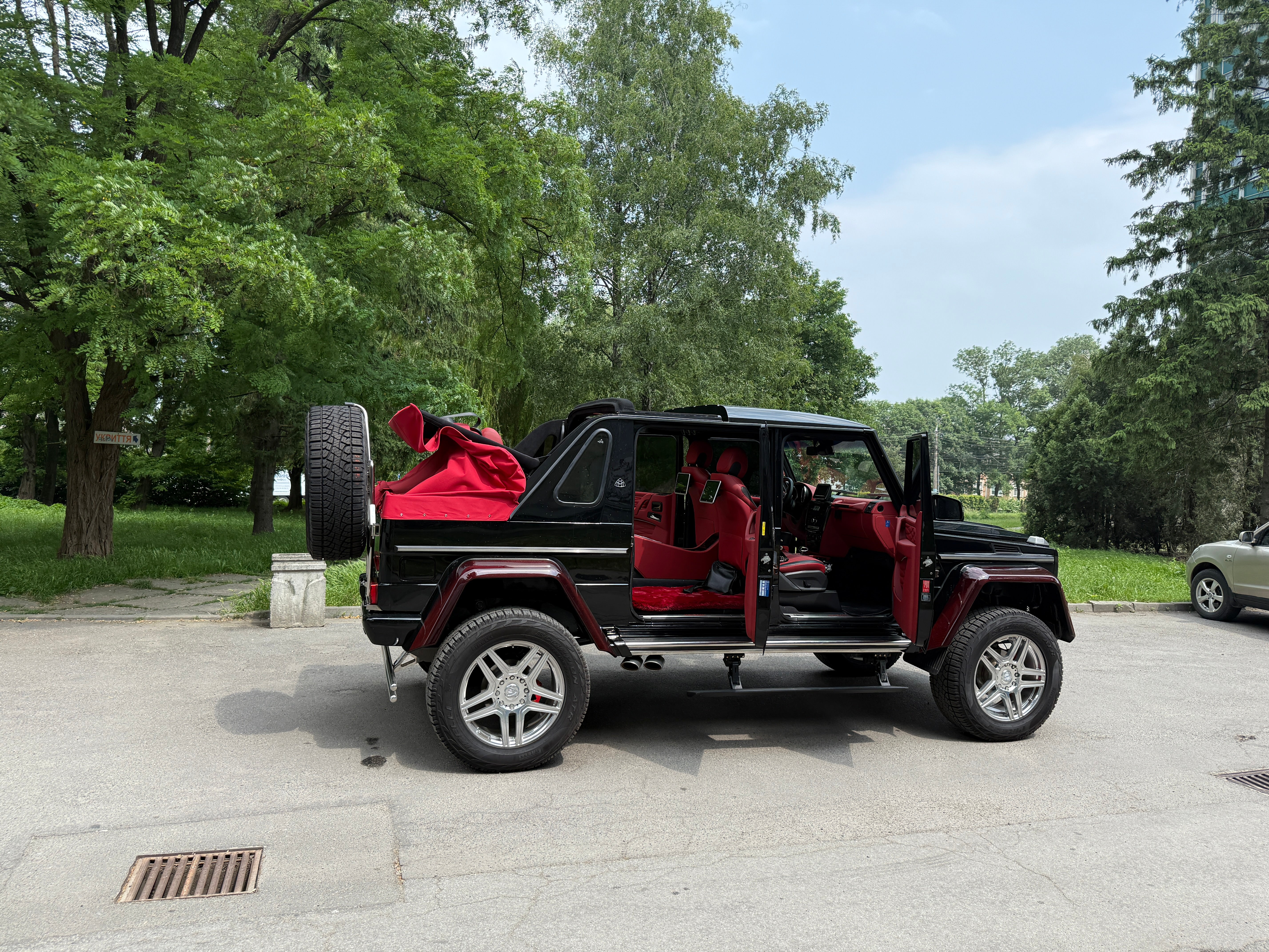 Mechanical folding roof for Landaulet Maybach Mercedes W463 4 door - Custom Class