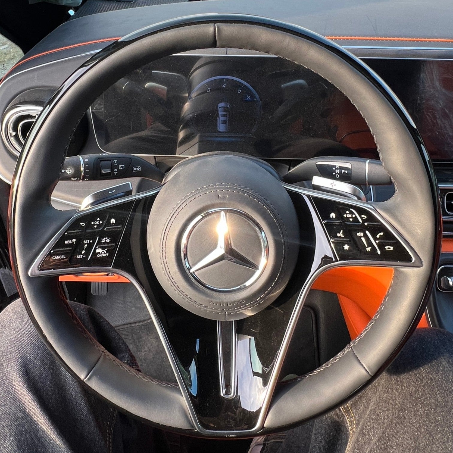 High-gloss piano black wood and Nappa leather steering wheel with multifunction buttons for Mercedes W447