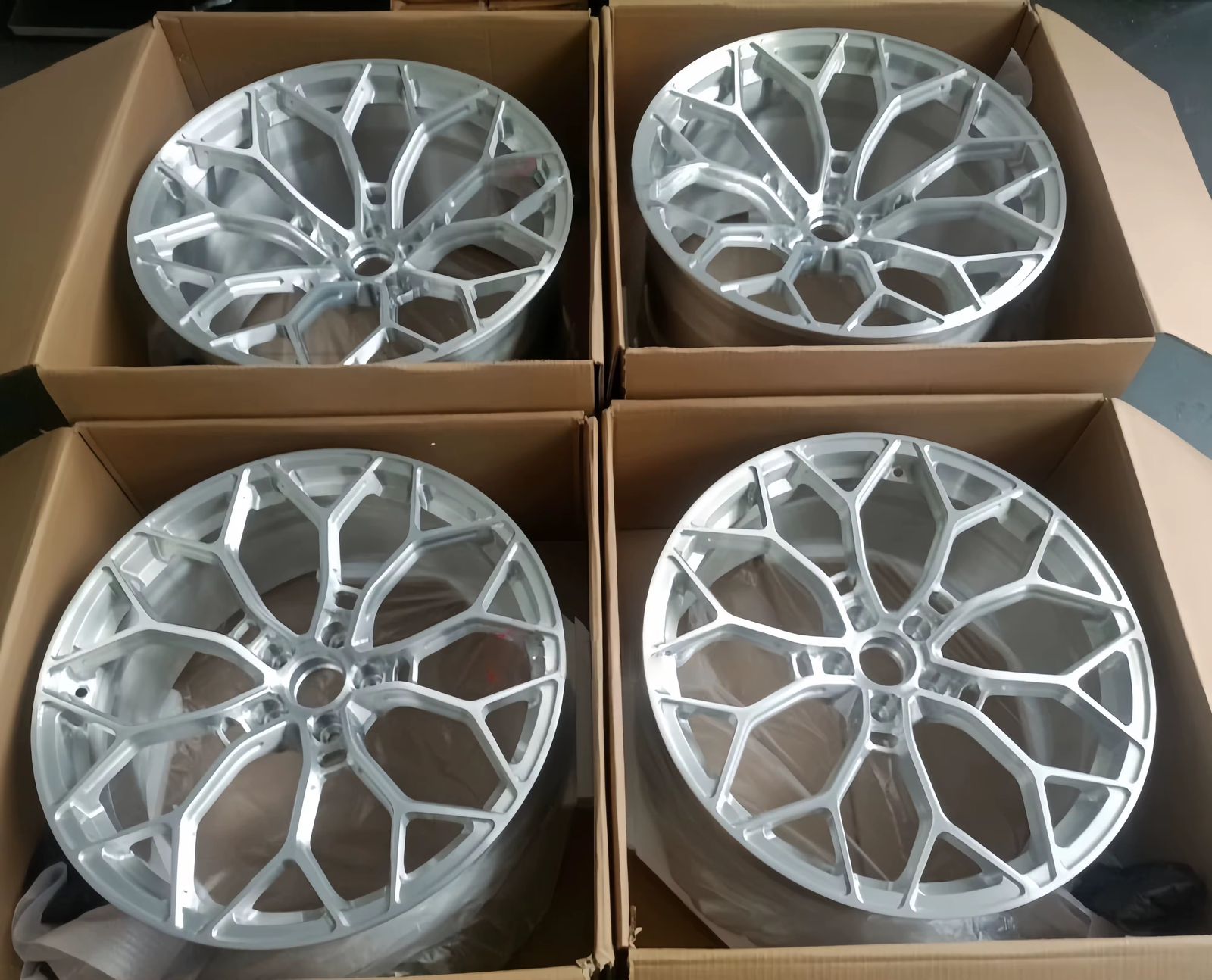 R18–R22 Rims for Lamborghini, Bentley Bentayga, McLaren