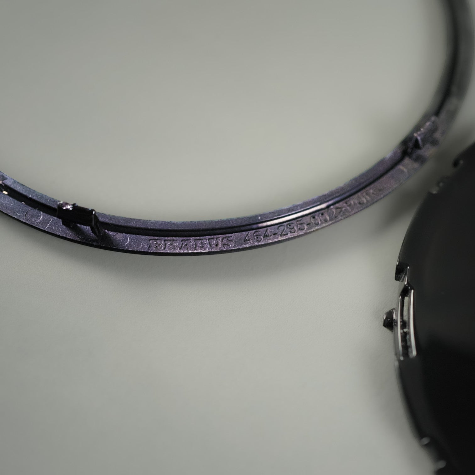 Red front grille emblem with Brabus logo for Mercedes-Benz W465 2025+ - Custom Class