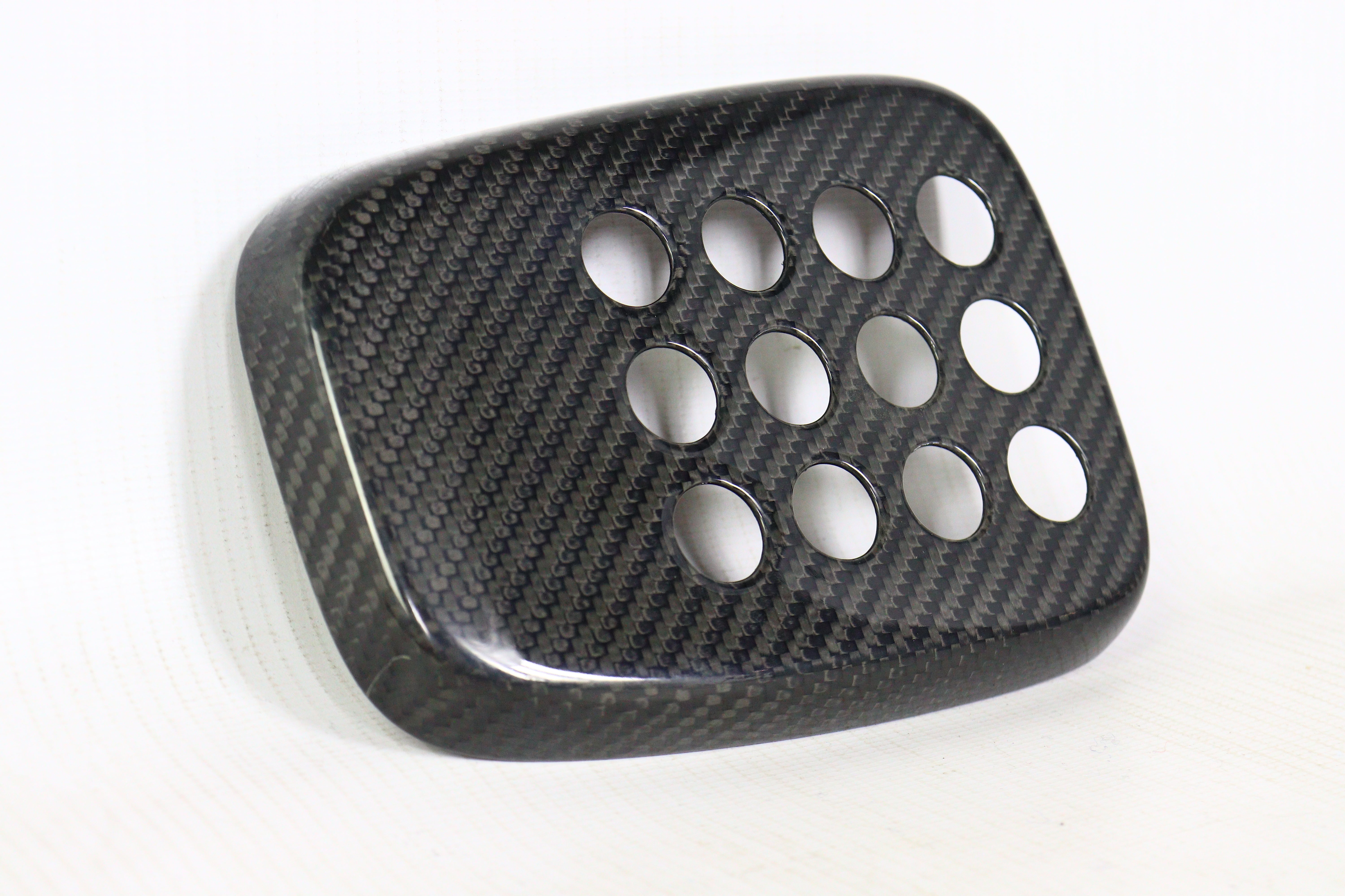 Stop signal cover for Ferrari 488 GTB 2015-2017, made from genuine carbon fiber with high-gloss UV protective varnish.