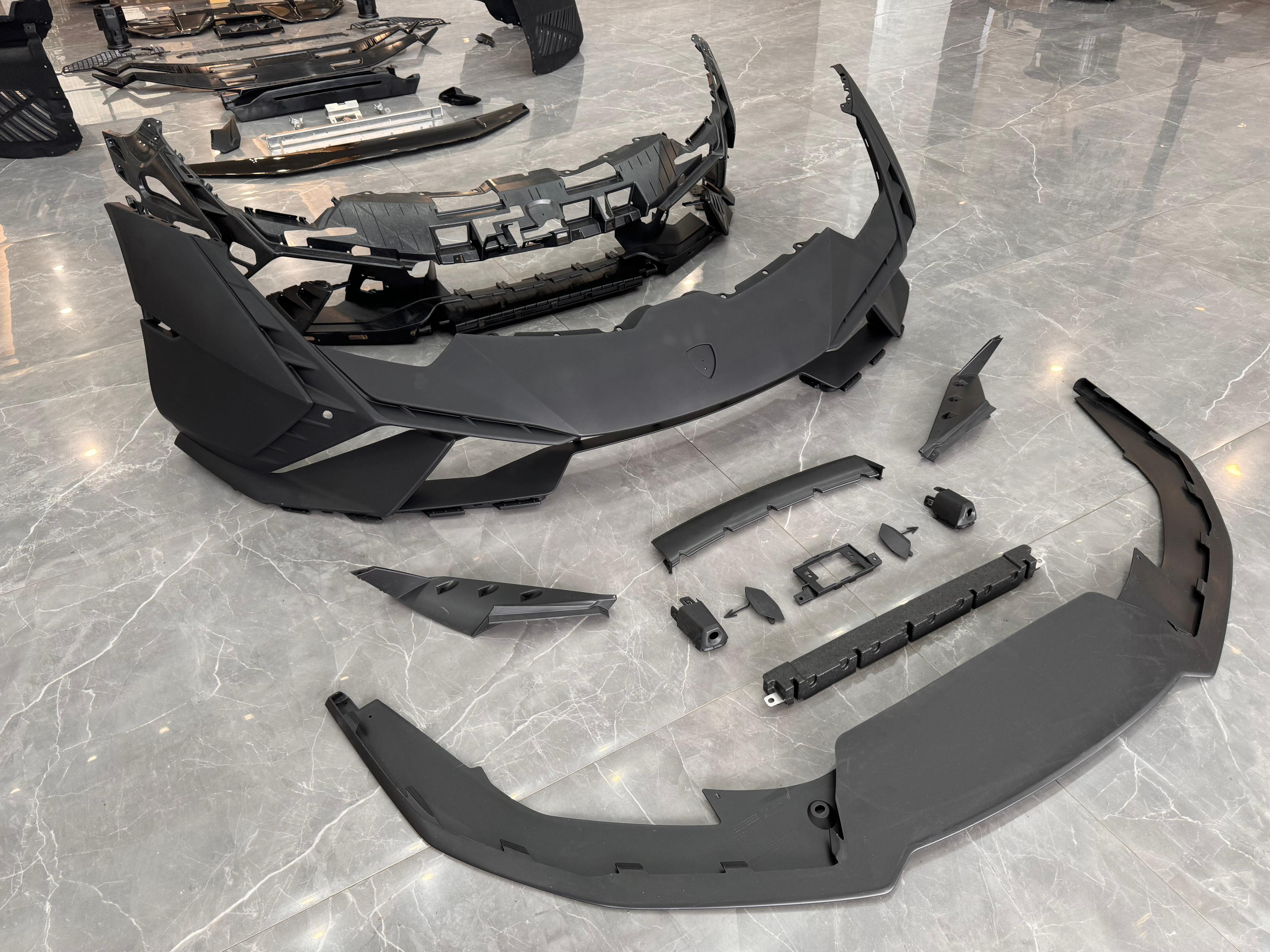 Tecnica style body kit for Lamborghini Huracan 2014+, featuring front and rear bumpers, fenders, spoiler, headlamps, and hood from Custom Class.