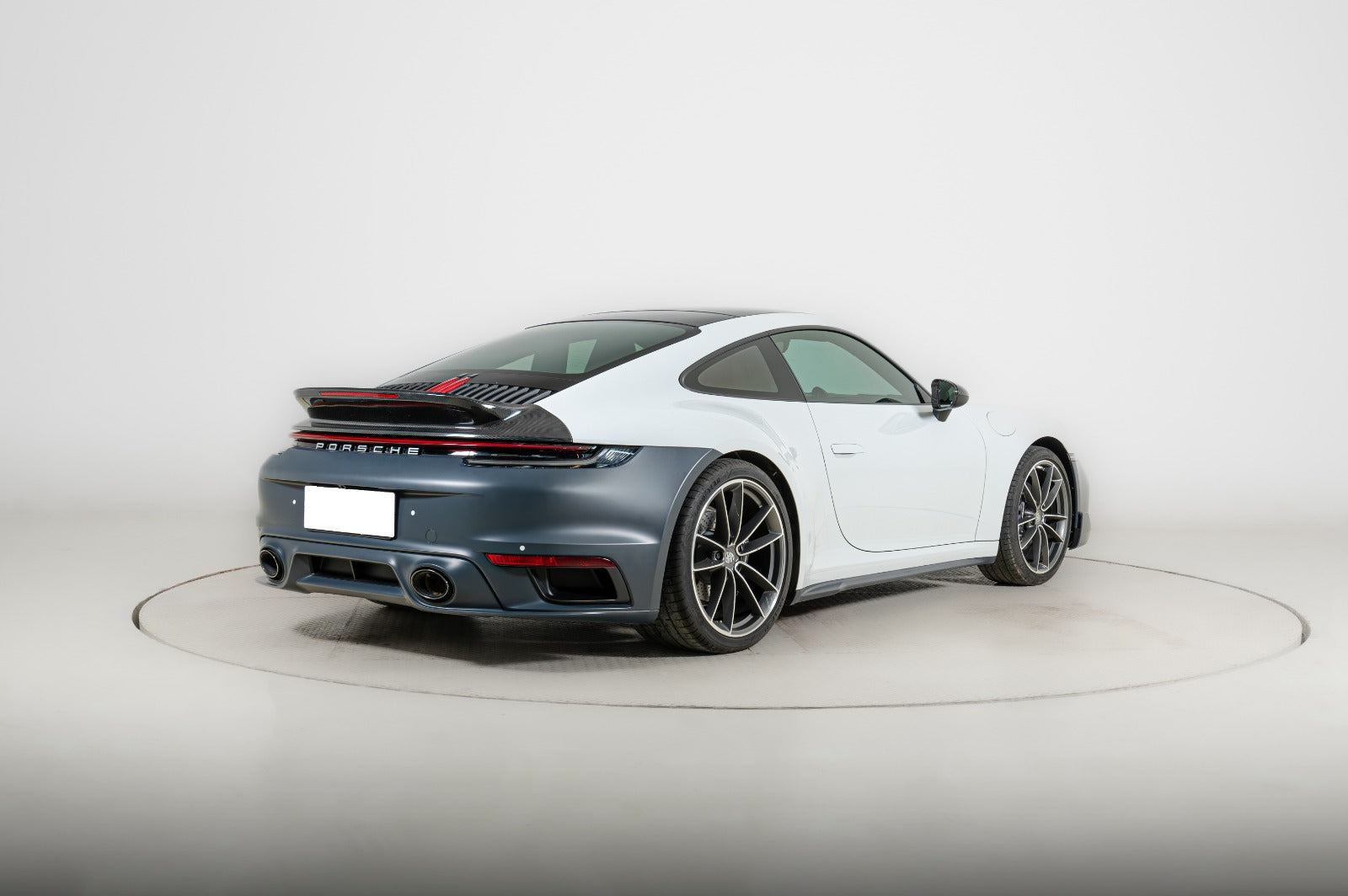 Turbo SD body kit side profile for Porsche 911 992 with sculpted side skirts and widebody fenders