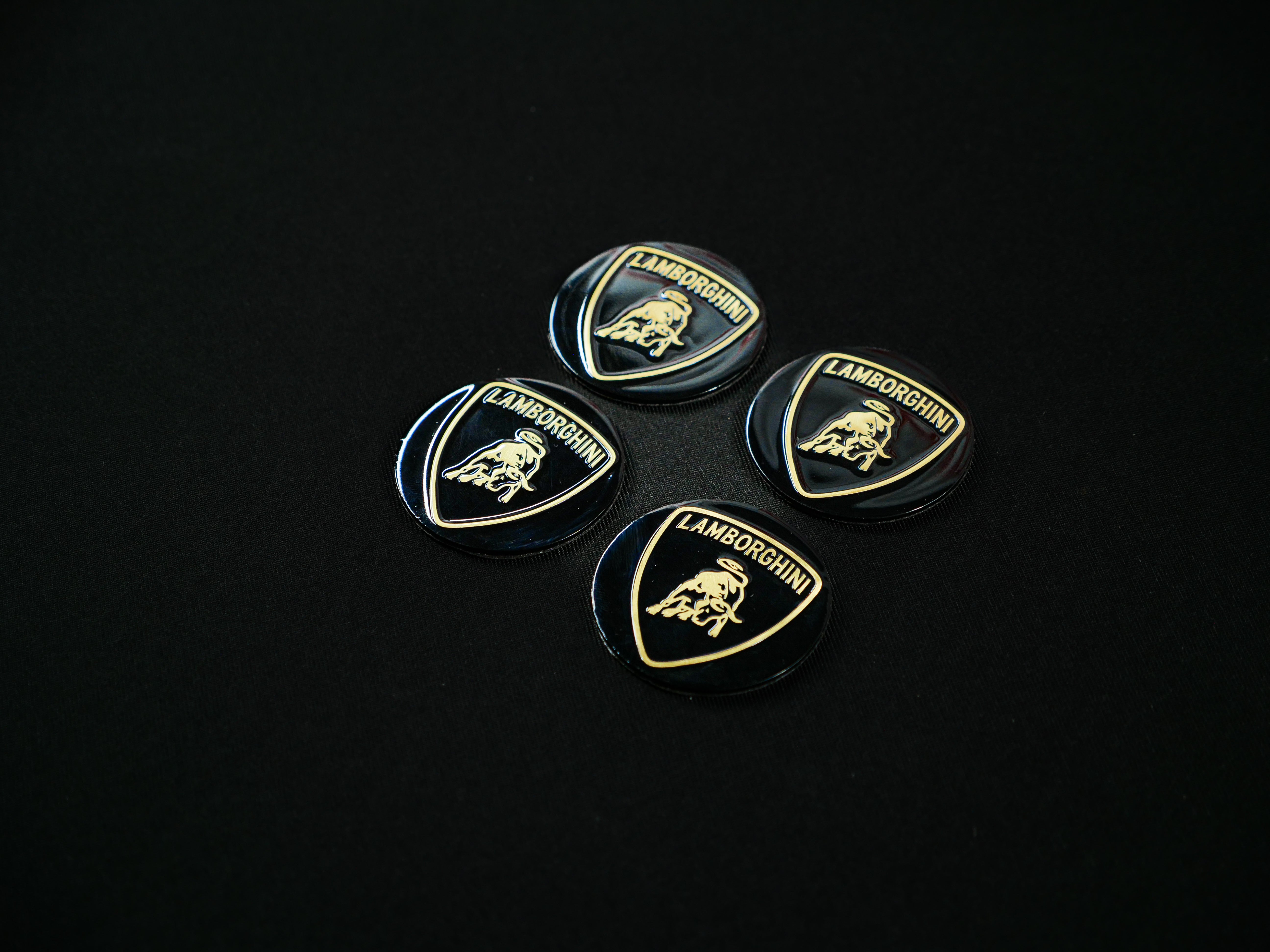 Metal Wheel Badges Caps Set for Lamborghini Aventador, Huracán with Iconic Emblem