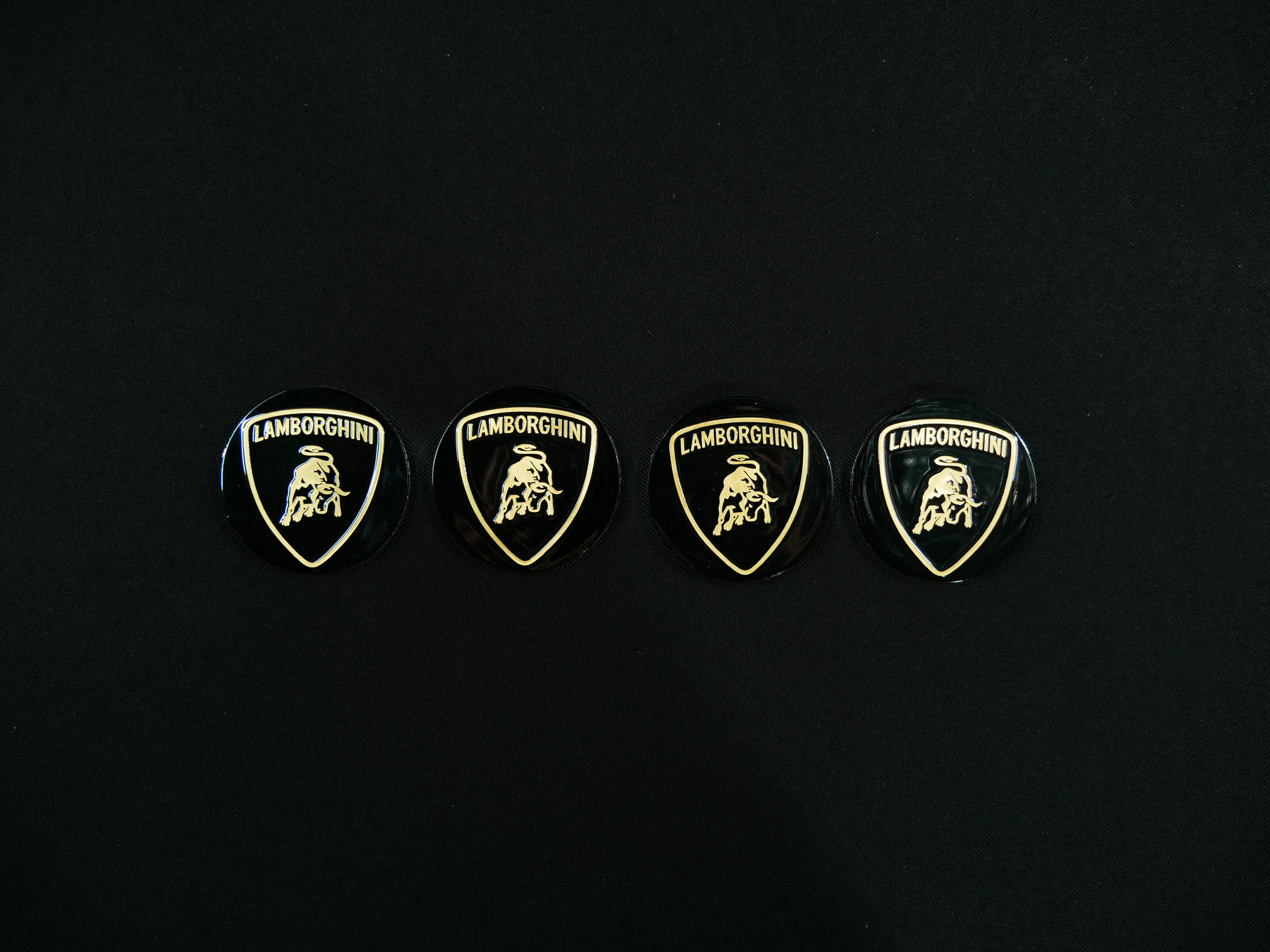 Metal Wheel Badges Caps Set for Lamborghini Aventador, Huracán with Iconic Emblem