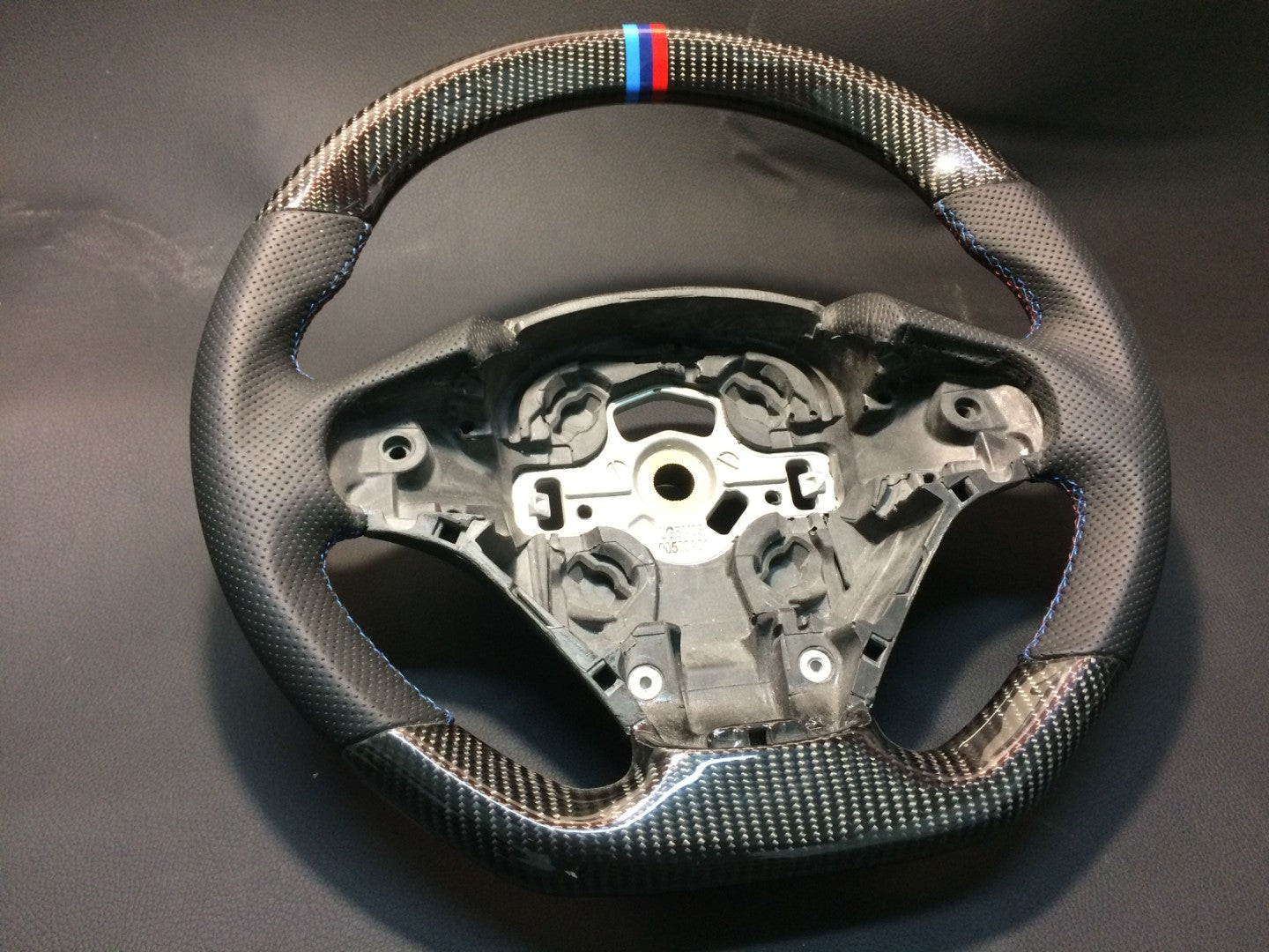 BMW F30 F31 F15 F16 steering wheel carbon leather 12 o'clock stripes - Custom Class