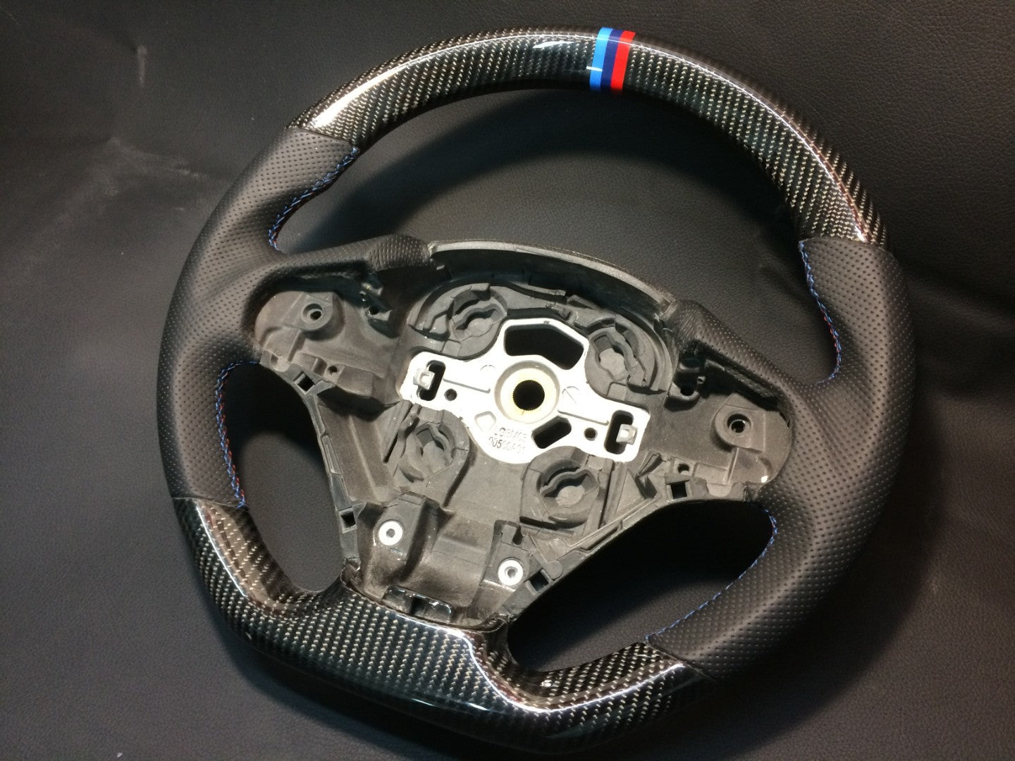 BMW F30 F31 F15 F16 steering wheel carbon leather 12 o'clock stripes - Custom Class