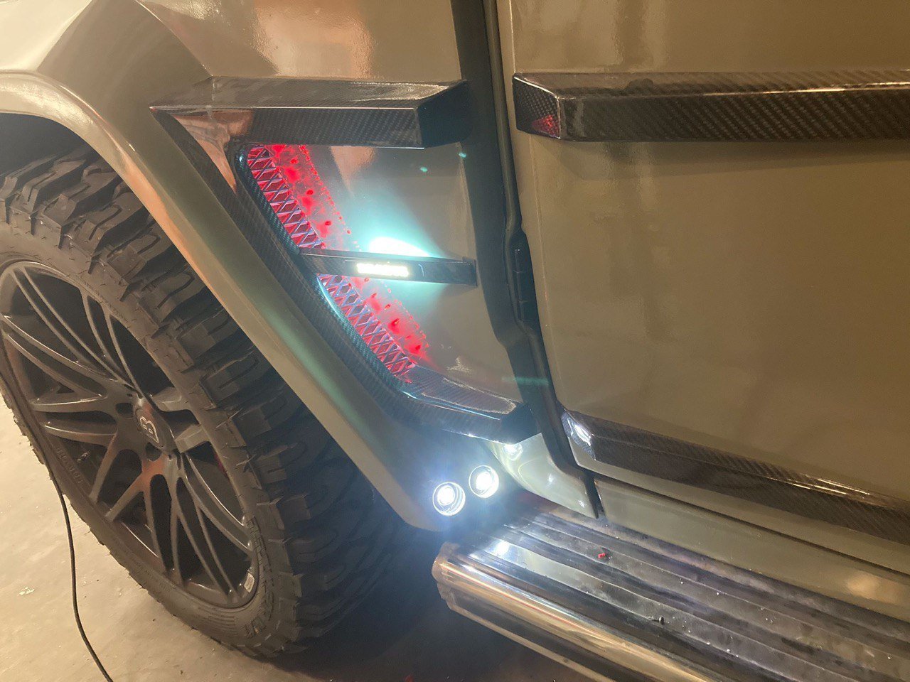 Brabus fiberglass widestar body kit with carbon elements for Mercedes-Benz G-Class W463 3-door (16 elements) - Custom Class