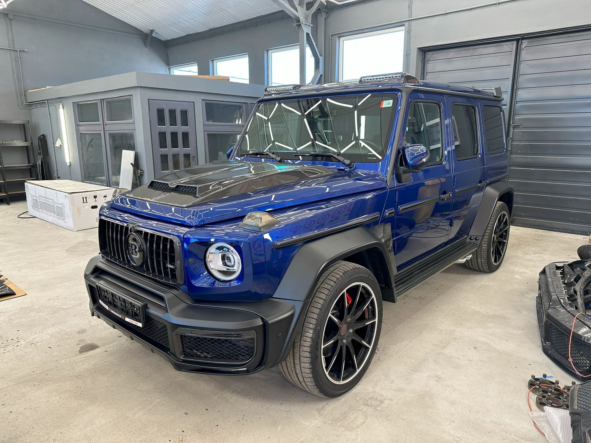 Brabus Widestar body kit with carbon inserts for Mercedes-Benz W463A, an example of how the parts look on a car.