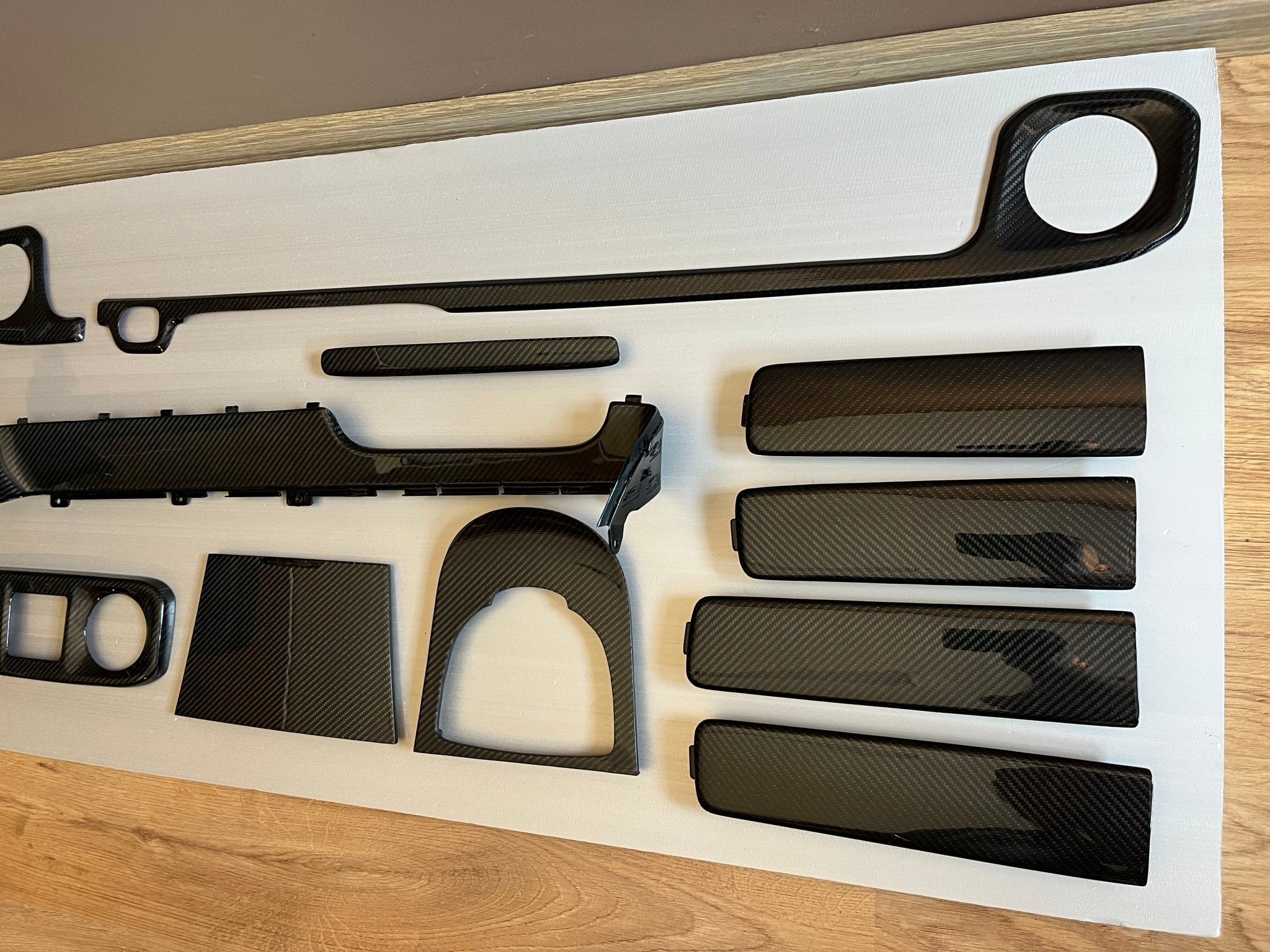 Carbon fiber interior trim insertions for Mercedes G-class W463A - Custom Class