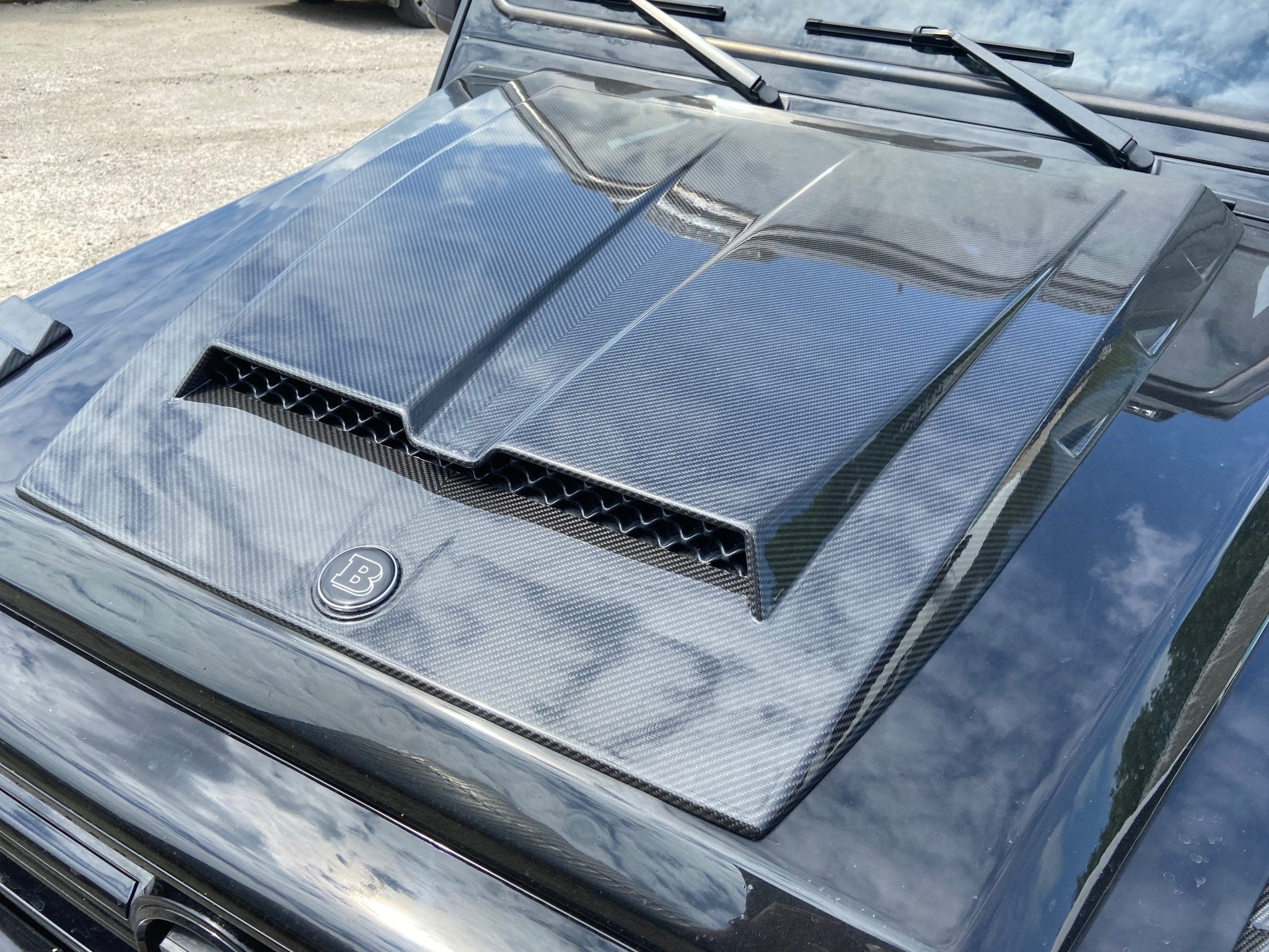 Carbon Hood Scoop with Badge in W463A Style for Mercedes-Benz G-Wagon W463 - Custom Class
