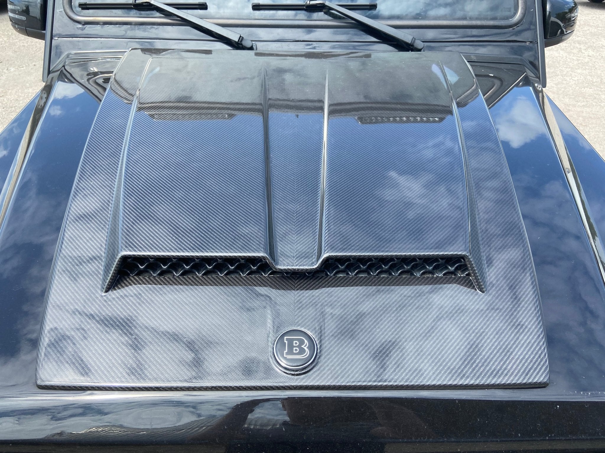 Carbon Hood Scoop with Badge in W463A Style for Mercedes-Benz G-Wagon W463 - Custom Class