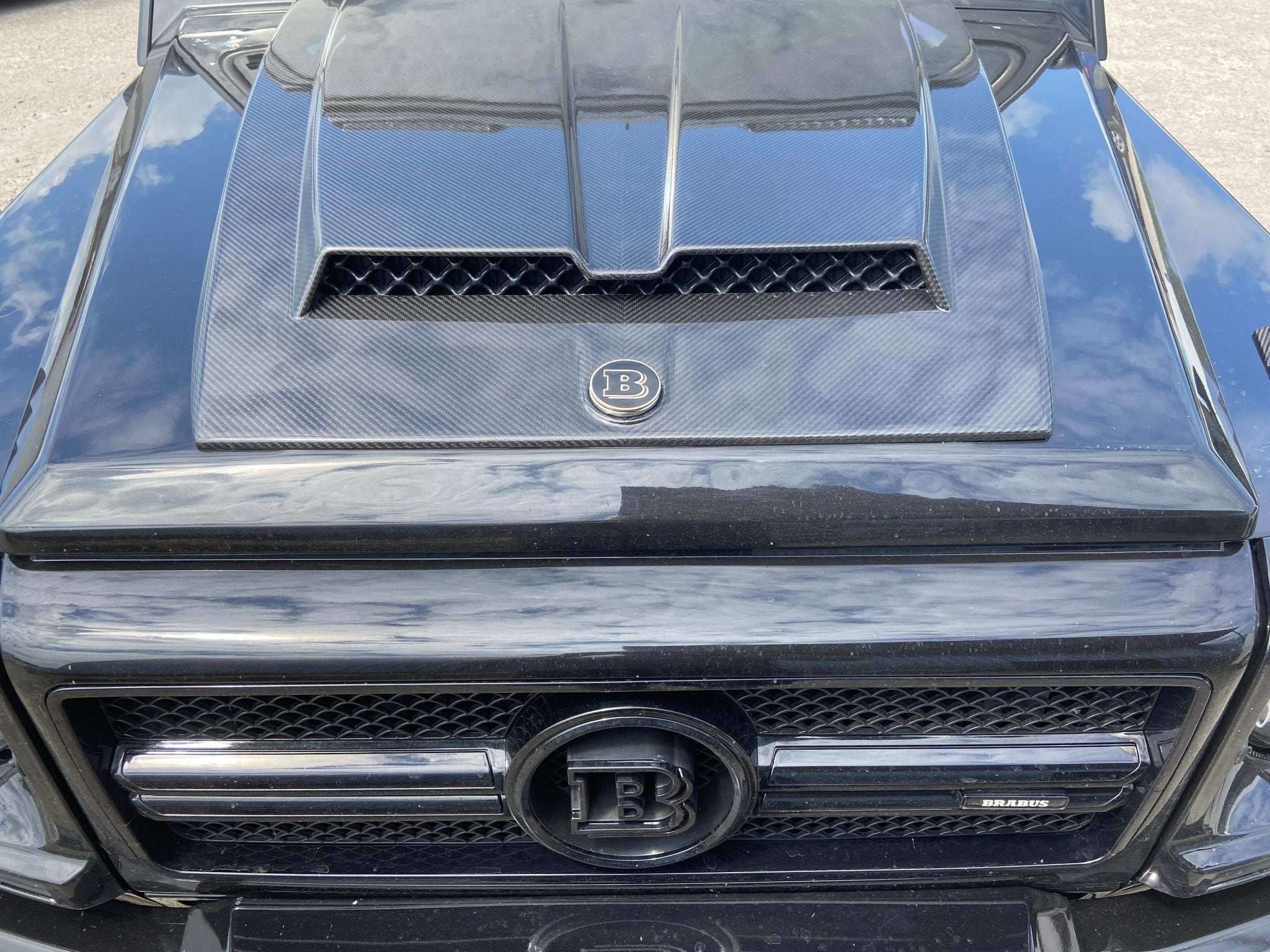 Carbon Hood Scoop with Badge in W463A Style for Mercedes-Benz G-Wagon W463 - Custom Class