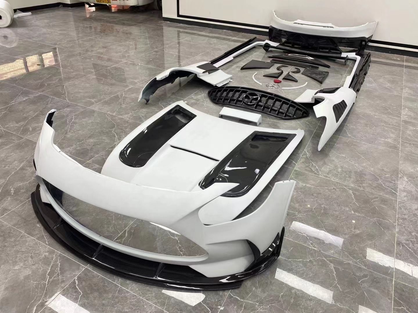 GT R Carbon fiber + Fiberglass body kit for Mercedes-Benz AMG GT Coupe C190 - Custom Class