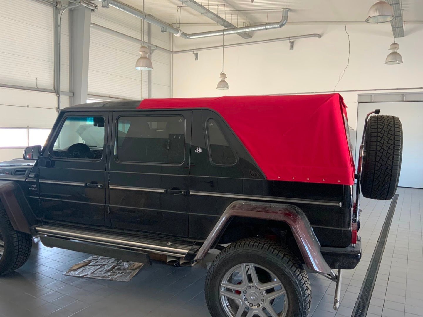 Mechanical folding roof for Landaulet Maybach Mercedes W463 4 door - Custom Class