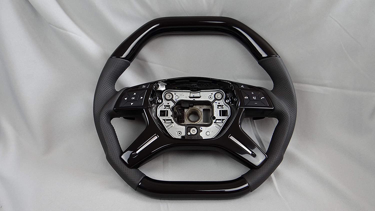 Piano Black Steering Wheel Flat top Flat bottom for Mercedes-Benz G-Class G-Wagon W463 G63 G55 G500 Perforated Leather Black Edition - Custom Class