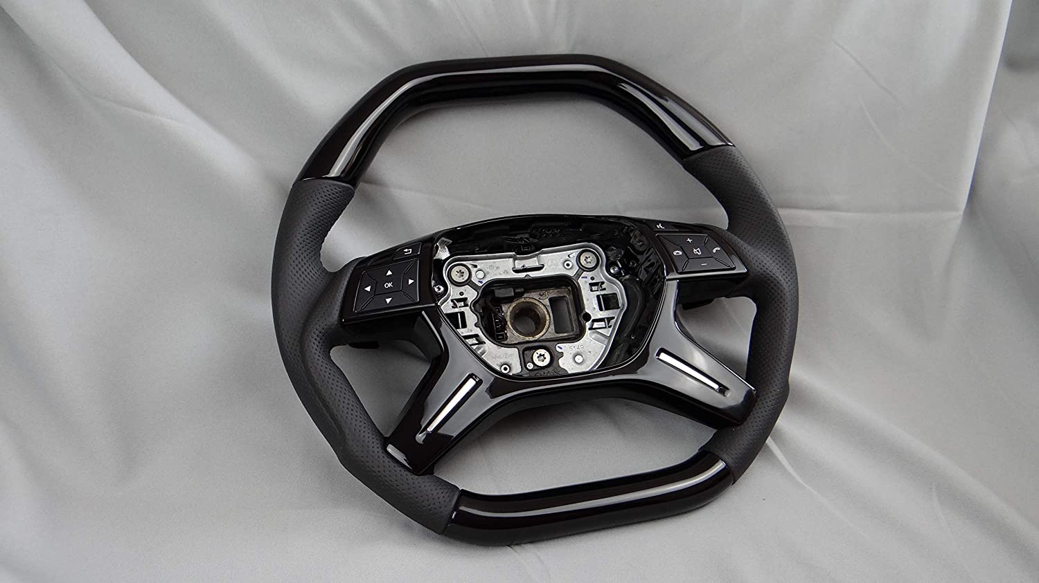 Piano Black Steering Wheel Flat top Flat bottom for Mercedes-Benz G-Class G-Wagon W463 G63 G55 G500 Perforated Leather Black Edition - Custom Class