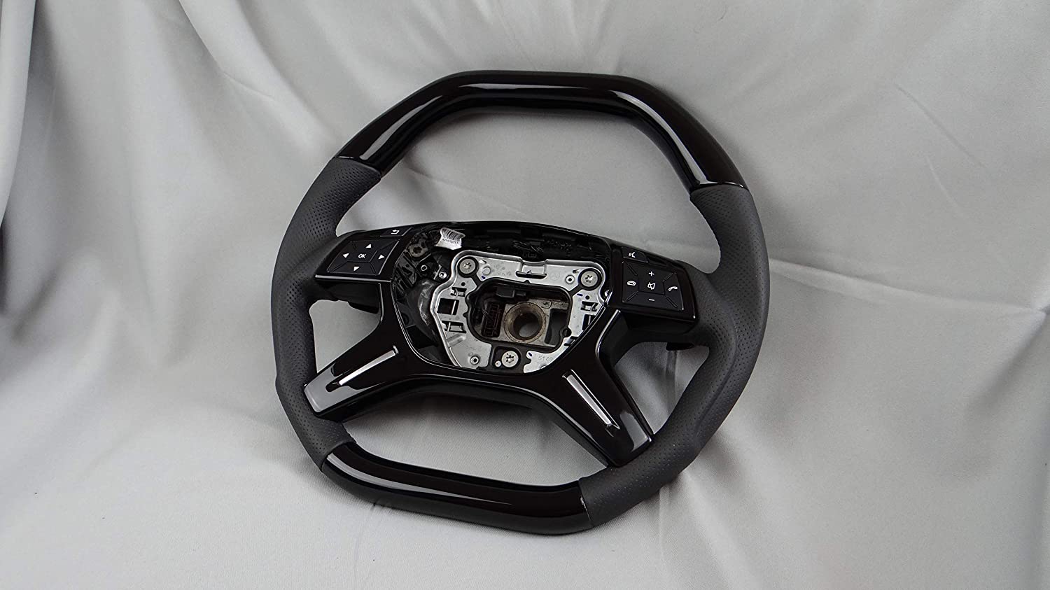 Piano Black Steering Wheel Flat top Flat bottom for Mercedes-Benz G-Class G-Wagon W463 G63 G55 G500 Perforated Leather Black Edition - Custom Class