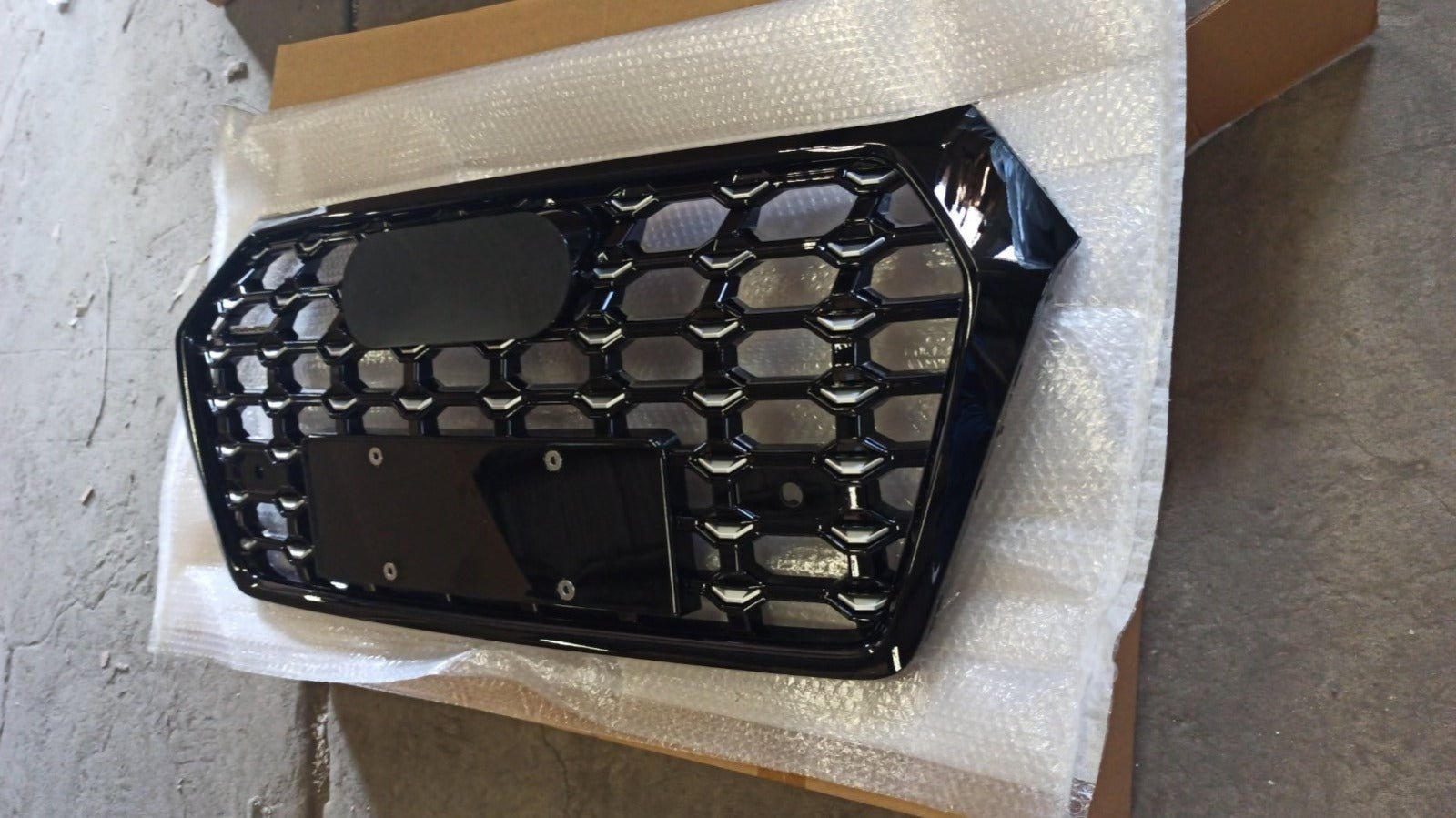 RSQ5 style front bumper black radiator grille limited edition for Audi Q5 FY 2016-2020 - Custom Class