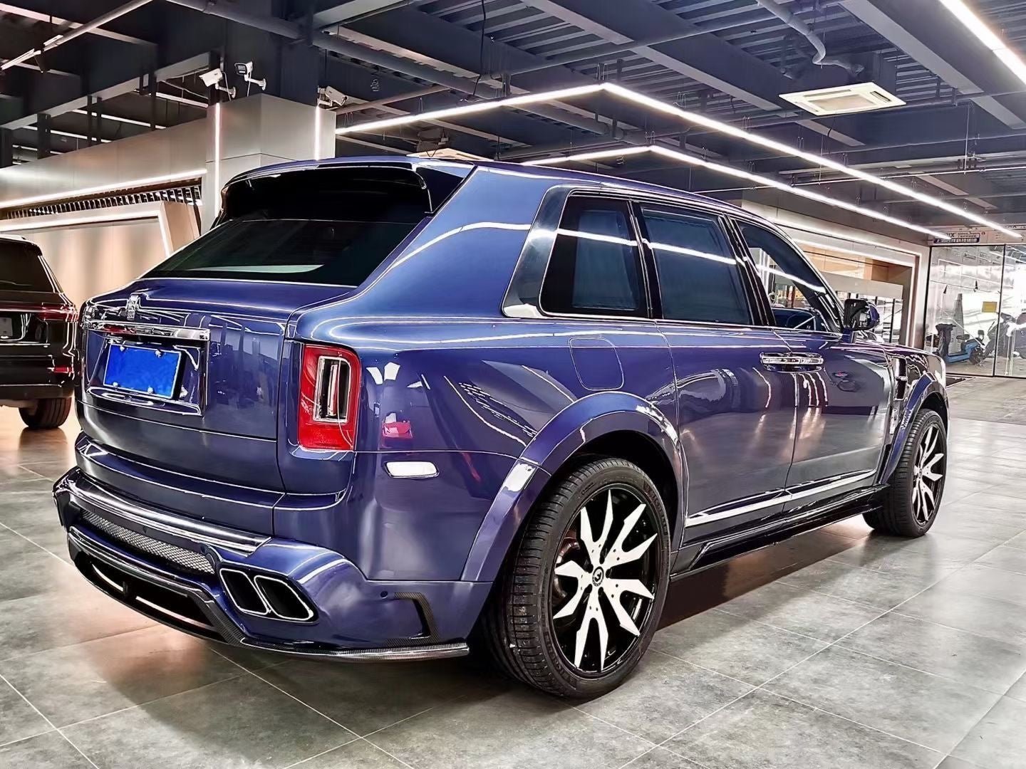 Сarbon fiber body kit for Rolls-Royce Cullinan pre-facelift 2018–2023 - Custom Class